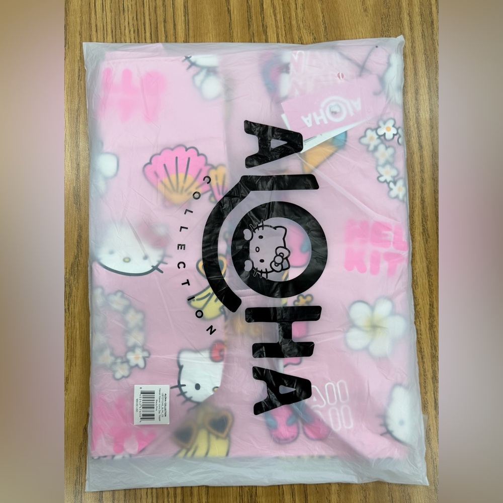 BNWT - ALOHA COLLECTION🌸HELLO KITTY Pink 
Day Tripper - Picture 4 of 5